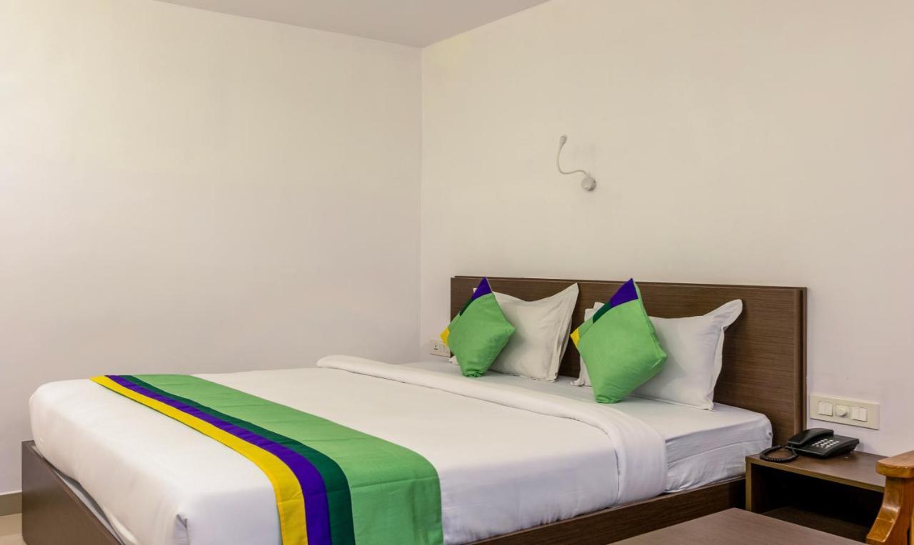 Treebo Trend Airport Avenue Plaza Cochin Airport Hotel Kochi Kültér fotó