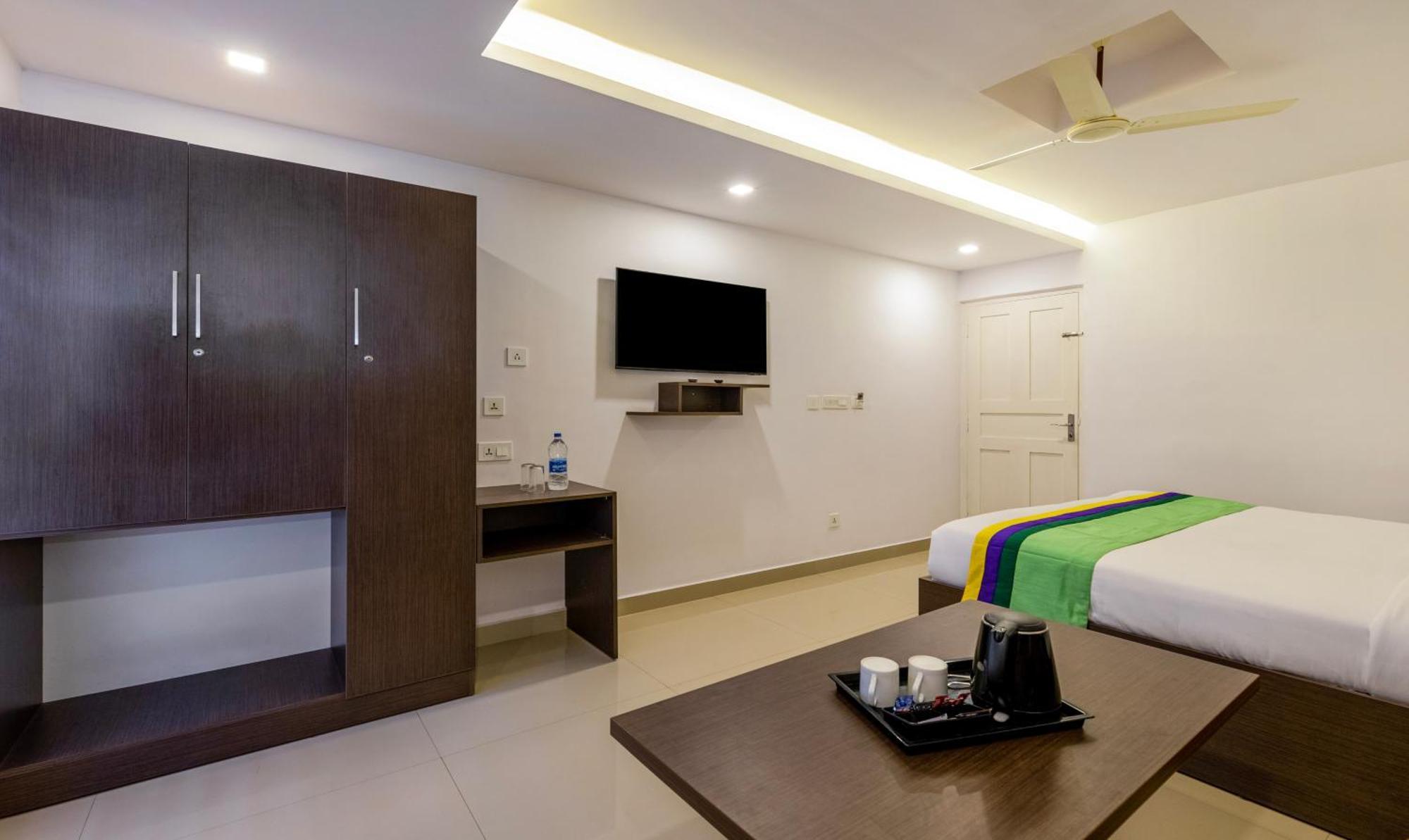 Treebo Trend Airport Avenue Plaza Cochin Airport Hotel Kochi Kültér fotó